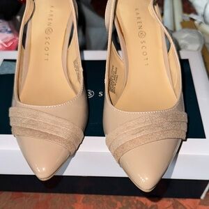 Karen Scott Women's Beige Pumps Size 7